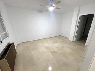 Lloguer Apartament a Ollerías - San Cayetano. Amplio y comodo apartamento sin amueblar con posibilidad de plaz
