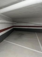 Parking voiture  Pasaje platero leiva. Amplia plaza de garaje en zona arcángel