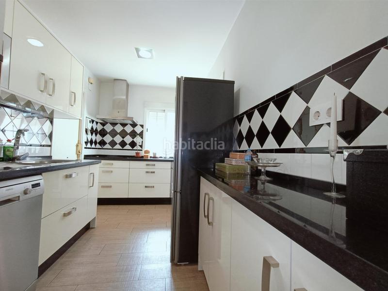 Foto 46203d73-fa23-44fb-9959-8980ca41174e. Ático  de 3 habitaciones en pabellones con vistas espectaculares. céntrico y al lado de la estación. en Córdoba