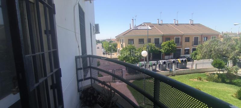 Foto 3fb802ca-6ab4-4522-b237-4b366b8ccc7c. Piso amplio piso con terraza, cochera y trastero en miralbaida en urbanización ajardinada en Córdoba