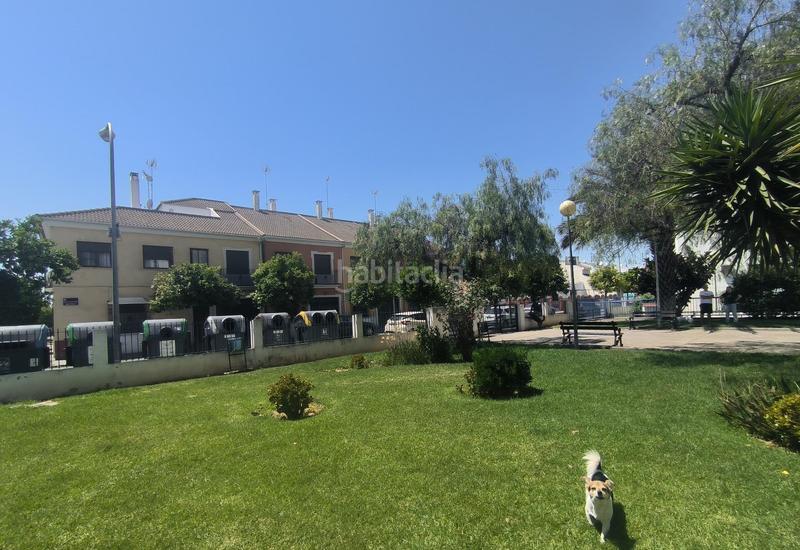 Foto 47ef4ba5-ec2d-4227-b977-5f8ef76b9d45. Piso amplio piso con terraza, cochera y trastero en miralbaida en urbanización ajardinada en Córdoba