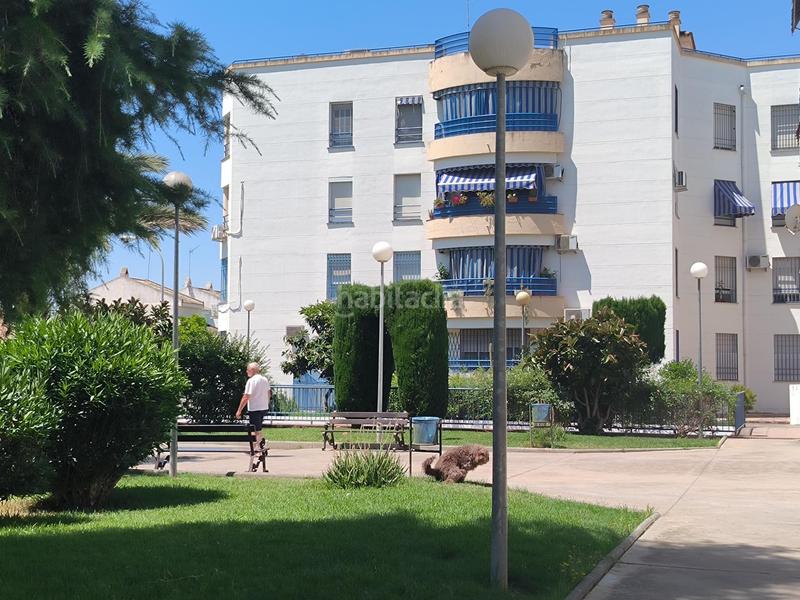 Foto 54da3755-0fda-488f-ac21-62cd7b7dbe12. Piso amplio piso con terraza, cochera y trastero en miralbaida en urbanización ajardinada en Córdoba