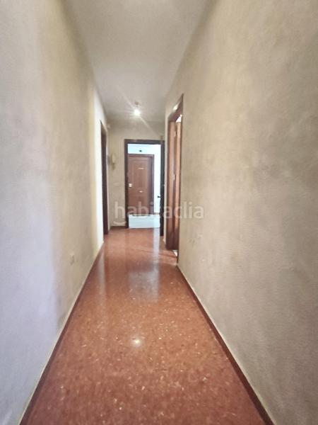 Foto a3f23538-11af-4450-8030-098325509b1a. Piso amplio piso con terraza, cochera y trastero en miralbaida en urbanización ajardinada en Córdoba