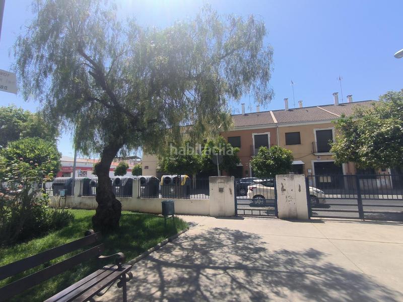 Foto b760f598-9b50-4915-872e-bf4349b16889. Piso amplio piso con terraza, cochera y trastero en miralbaida en urbanización ajardinada en Córdoba