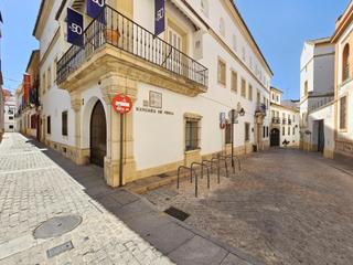 Lloguer Aparcament cotxe a Centro. Plaza de aparcamiento junto a iglesia de la trinidad para coche