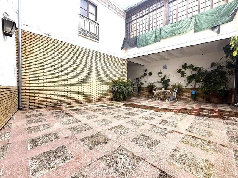 Foto 3ec73978-42c7-4613-9193-9692dd134524. Casa amb aparcament a Bujalance