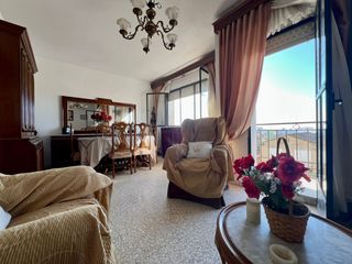 Flat in Aguilar de la Frontera. Pisazo de 4 hab. con dos terrazas, dos baños, trastero y garaje