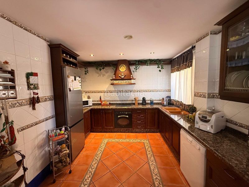 Foto a355bf32-e301-4308-8861-ad4eb8cd1a1d. Casa amb aparcament a Fuentemora Antequera