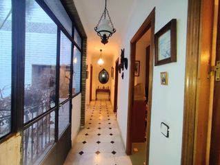 Casa adosada en Casco Histórico  - Ribera - San Basilio. Estupenda casa, junto a la corredera con garaje,  con muchas pos