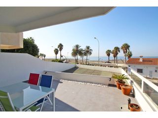 Affitto Appartamento in Pedregalejo - Morlaco. Piso de diseño en primera linea  con garaje y piscina