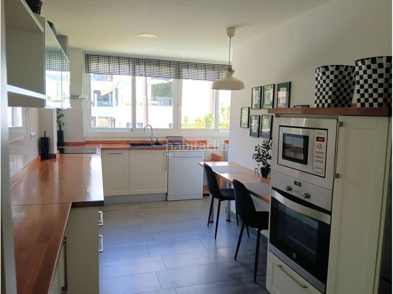 Foto b49ccba5-ec40-4546-8c3f-73b2311ce2b0. Rent flat with parking pool in Pedregalejo - Morlaco Málaga