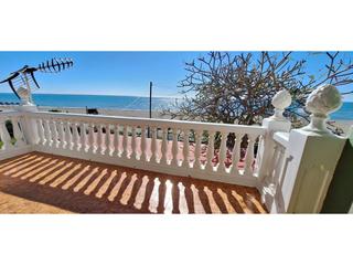 Casa aparellada en Torre de Benagalbn. Pareado en primera linea de playa