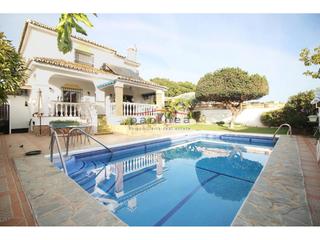 Xalet  Rosales. Espectacular chalet independiente con piscina