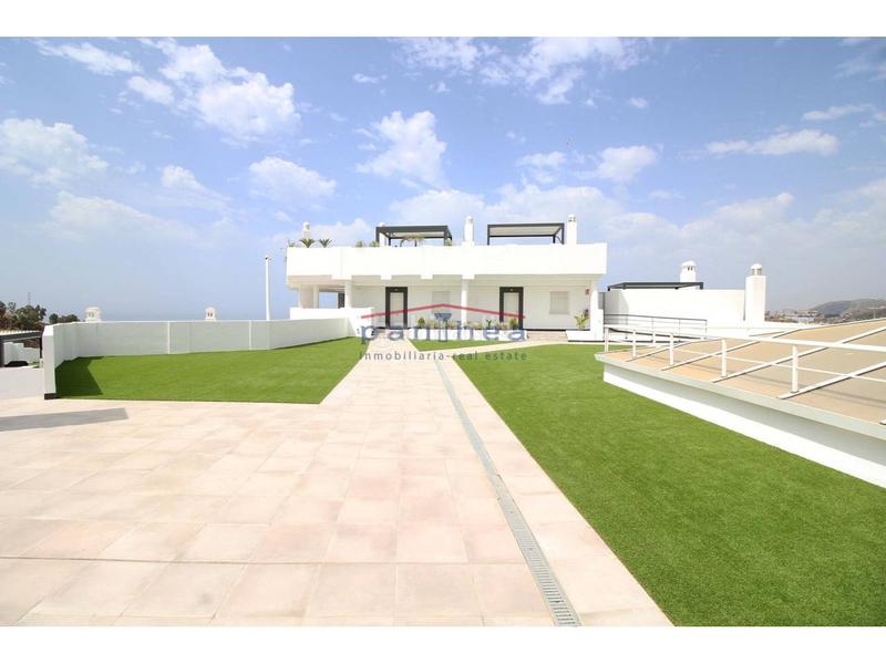 Foto 0fb274df-37ed-4b53-99ba-e79b809c2f7c. Piso amplio piso de una habitación en recinto con piscina en Rincón de la Victoria