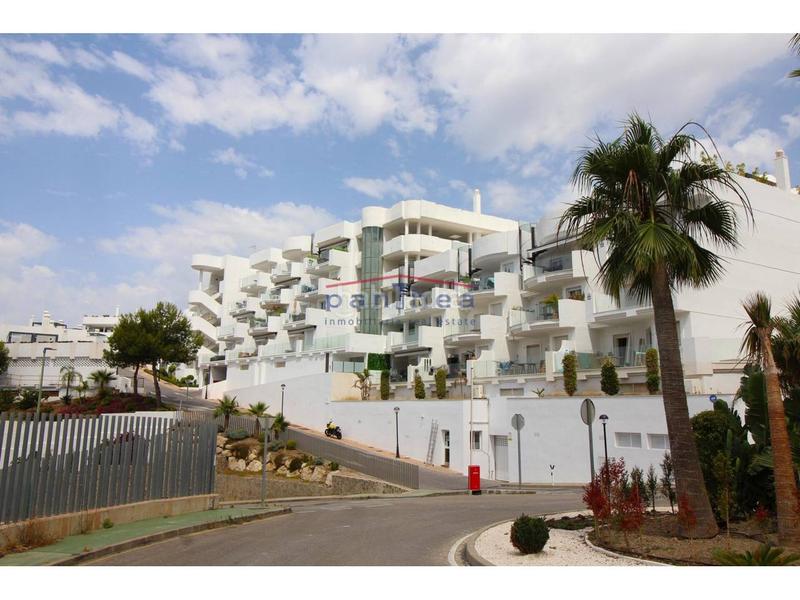 Foto 11fe040f-7043-47aa-9efa-1b66b58caca3. Piso amplio piso de una habitación en recinto con piscina en Rincón de la Victoria