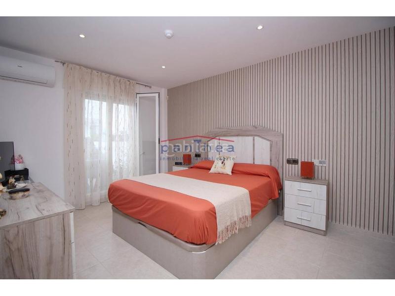 Foto 3744d8fa-194a-4c7b-8dac-31a7d0ed31f7. Piso amplio piso de una habitación en recinto con piscina en Rincón de la Victoria