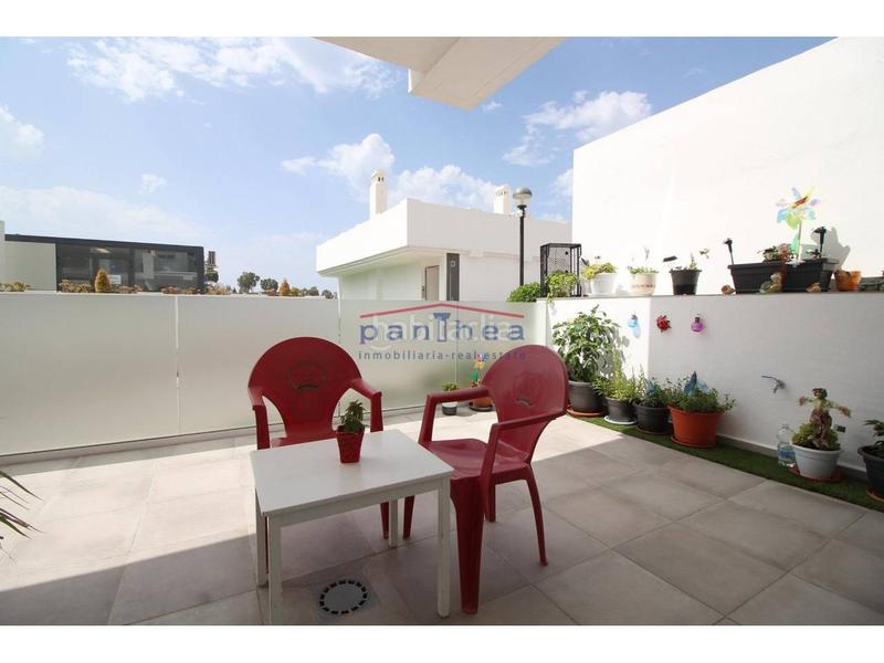 Foto 61ea9e35-c2d4-413b-bef7-b9a5b5c6b7a9. Piso amplio piso de una habitación en recinto con piscina en Rincón de la Victoria