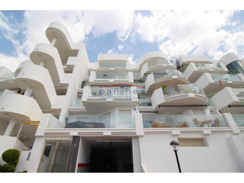 Foto 6da070aa-9606-4c4a-8838-957551f0f6b2. Piso amplio piso de una habitación en recinto con piscina en Rincón de la Victoria