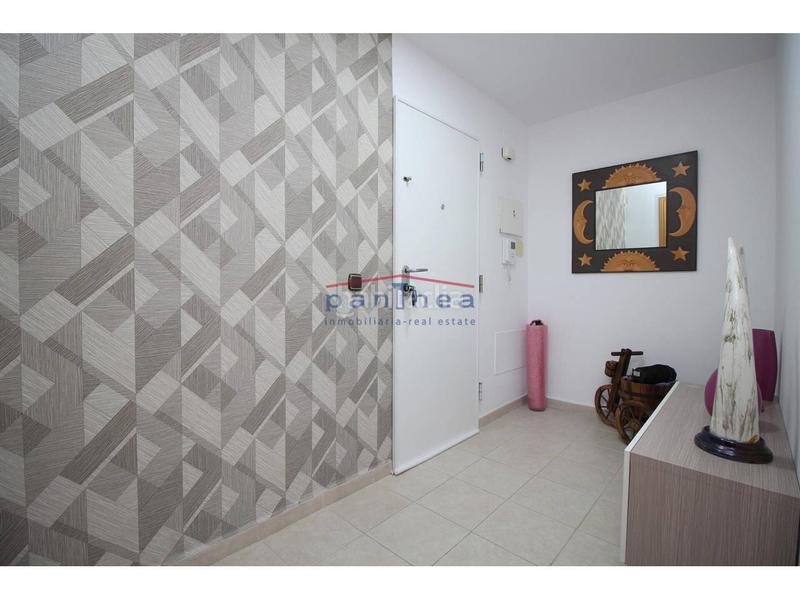Foto 6edbcc0f-49cf-4f7b-8846-e4507c41f8ef. Piso amplio piso de una habitación en recinto con piscina en Rincón de la Victoria