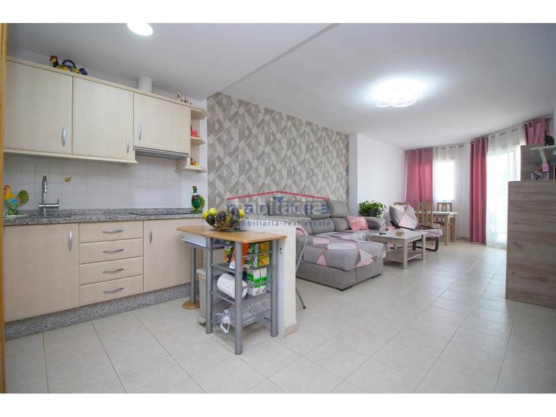 Foto a6901f15-ebf5-4016-bc1f-b0e90e50b3d0. Piso amplio piso de una habitación en recinto con piscina en Rincón de la Victoria