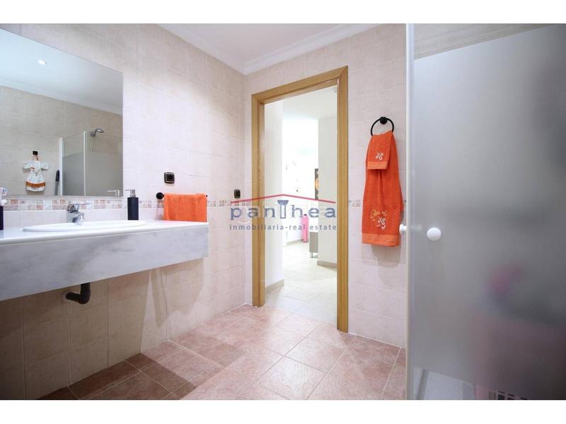 Foto b5a6a096-e402-4328-ae17-bffb11badc28. Piso amplio piso de una habitación en recinto con piscina en Rincón de la Victoria
