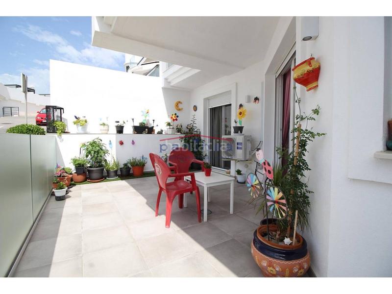 Foto c5cf9b84-2d18-4c9a-934d-1614619d4062. Piso amplio piso de una habitación en recinto con piscina en Rincón de la Victoria