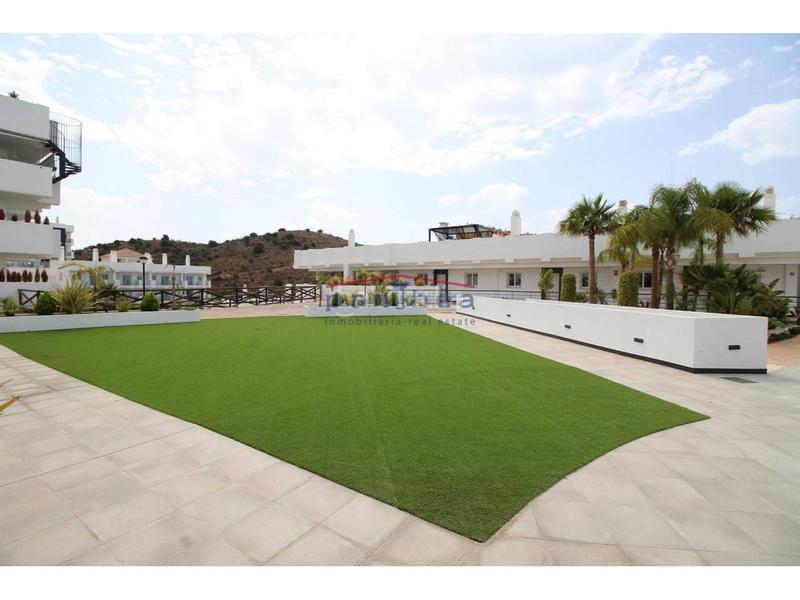Foto f4ce5cdc-bc10-4db3-88f8-8985e5e27950. Piso amplio piso de una habitación en recinto con piscina en Rincón de la Victoria