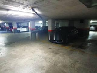 Parking voiture à La Cala del Moral. Plaza de garaje en serramar