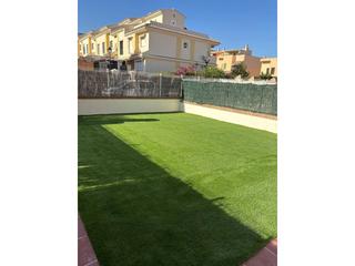 Casa aparellada a Chilches. Pareado con amplio jardin, garaje y piscina