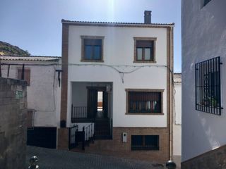 Casa  Calle carmen. Vivienda de estilo r�stico con garaje privado en �llora granada
