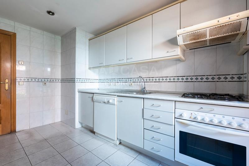 Foto c854d302-ad44-4dc4-8739-af94694254fe. Piso en Imperial Madrid