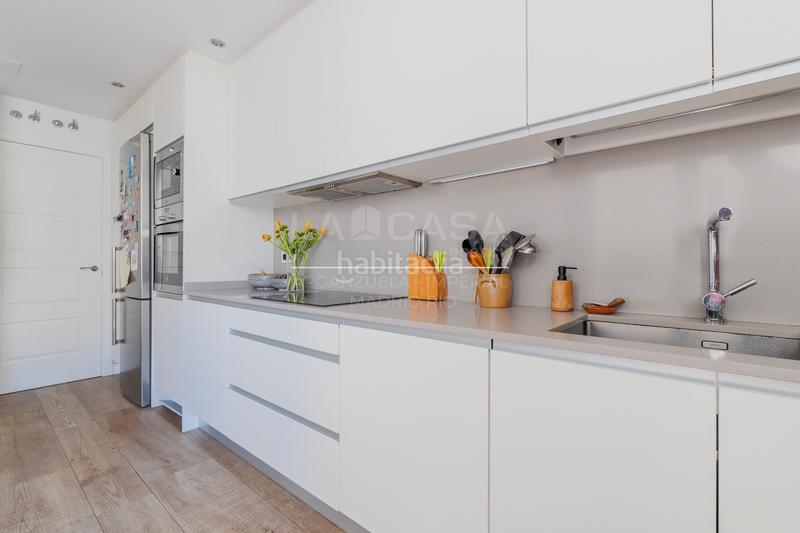 Foto 1f3f41ae-d2da-4d9f-b74d-aec1dd142dff. Pis amb aparcament a Niño Jesús Madrid