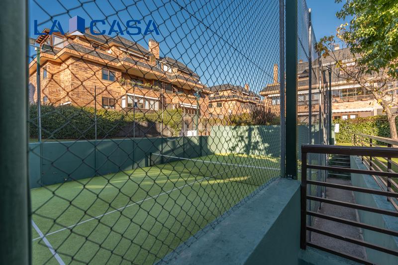 Foto 72090c58-3085-485b-942d-7b39d2f6f14d. Penthouse with heating parking pool in El Pinar-Punta Galea Rozas de Madrid (Las)