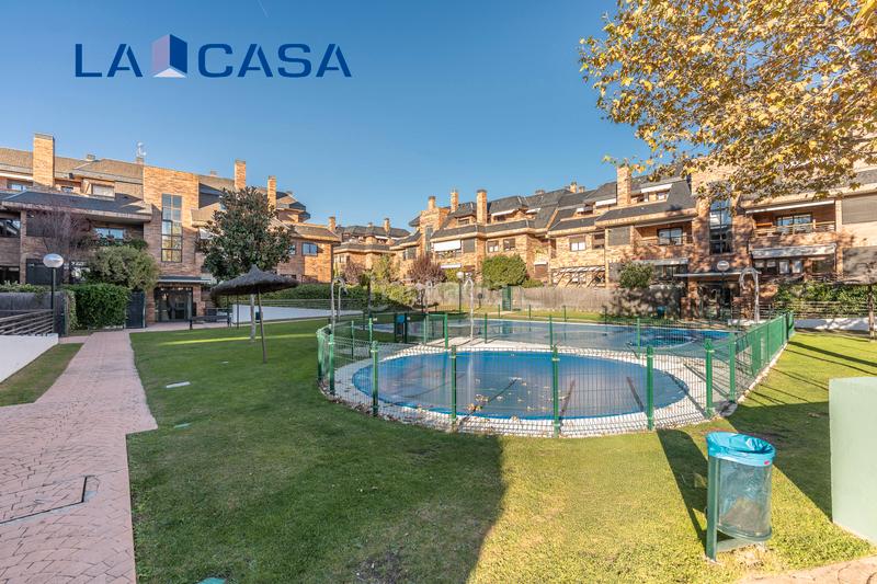 Foto 92cfdd0c-de64-4d47-b537-e4984d48ab3f. Penthouse with heating parking pool in El Pinar-Punta Galea Rozas de Madrid (Las)