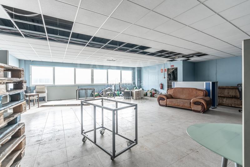 Foto 0788747b-351c-4fc0-9616-2b72d1d425c2. Nau industrial a Leganés norte Leganés