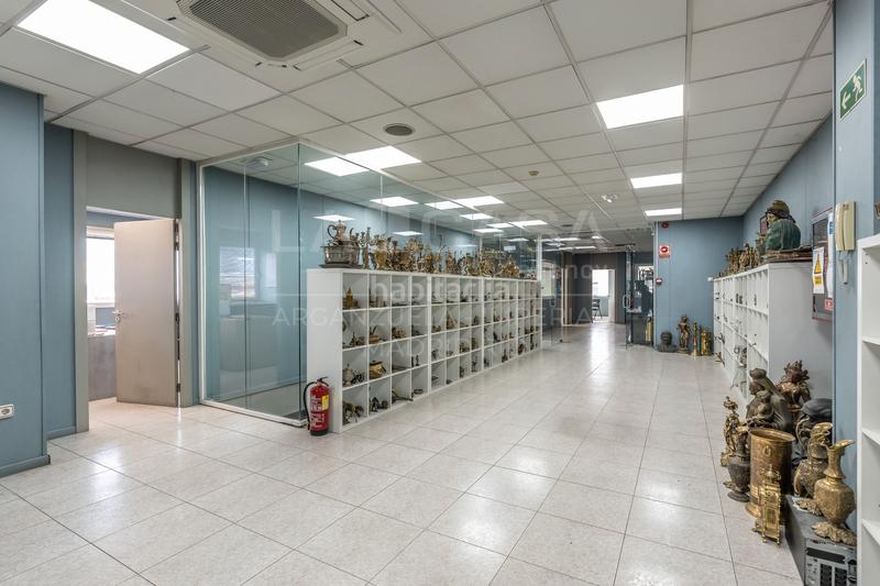 Foto c6ea41f2-7528-4d22-abd7-9b86a1813d33. Nau industrial a Leganés norte Leganés