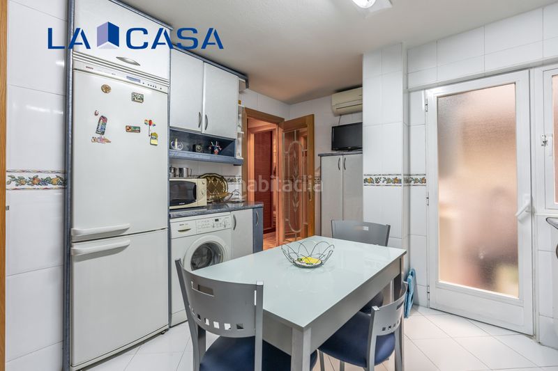 Foto 636129f0-66ab-45e5-b30f-8a8091072303. Piso en Palos de Moguer Madrid