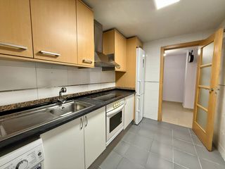 Flat  Calle jesús rojas. 3 dormitorios  2 baños  piscina climatizada  gimnasio  sauna  ja