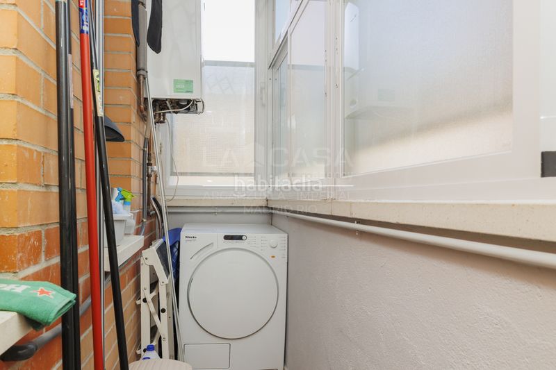 Foto 44e320a5-9c1f-4a77-8bb8-80c71fbd7e74. Pis amb calefacció aparcament piscina a Sector B Boadilla del Monte