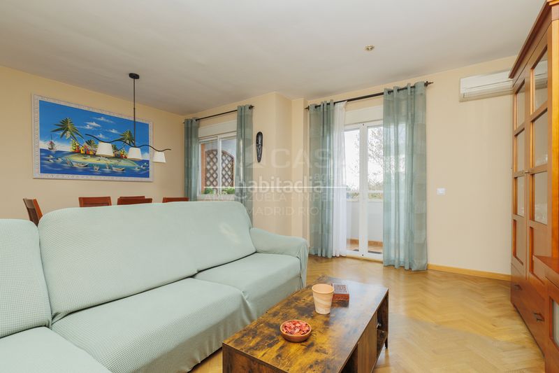 Foto 4d10b156-b22f-4130-9d23-bfbfe837083e. Pis amb calefacció aparcament piscina a Sector B Boadilla del Monte