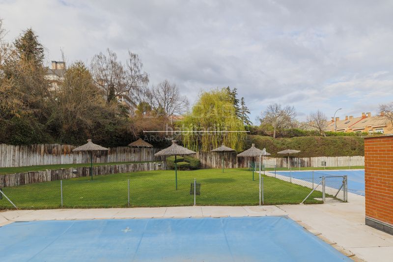 Foto 69996d76-6902-4d89-b30d-b40b662bb091. Pis amb calefacció aparcament piscina a Sector B Boadilla del Monte