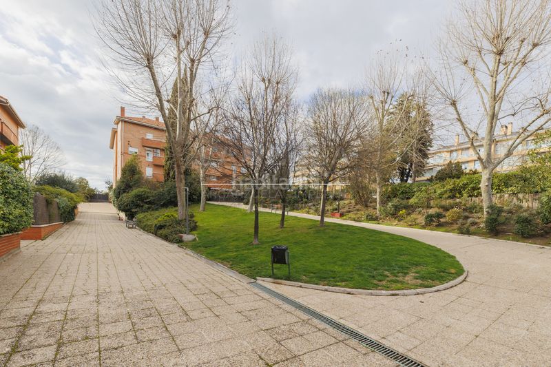 Foto 69dc9986-62be-4b1b-bb41-99dbd27a38ed. Pis amb calefacció aparcament piscina a Sector B Boadilla del Monte