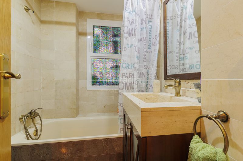 Foto 6eb8c5e7-8cd8-4d1e-aa76-b4bda620bae2. Pis amb calefacció aparcament piscina a Sector B Boadilla del Monte