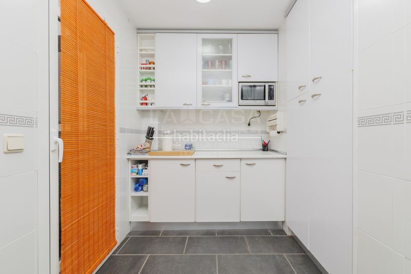 Foto 81fc50f3-4a3d-49c4-baf5-243a308c9685. Pis amb calefacció aparcament piscina a Sector B Boadilla del Monte