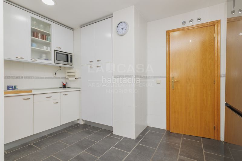 Foto 9876882c-b781-40f6-ae23-d0ca64b1bcb1. Pis amb calefacció aparcament piscina a Sector B Boadilla del Monte