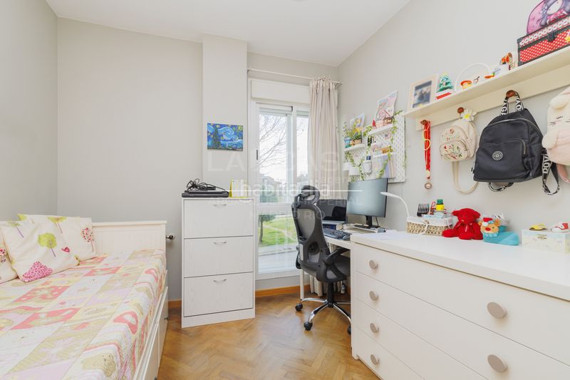 Foto a186ba44-2093-47b1-87a4-cc8d32eb7030. Pis amb calefacció aparcament piscina a Sector B Boadilla del Monte