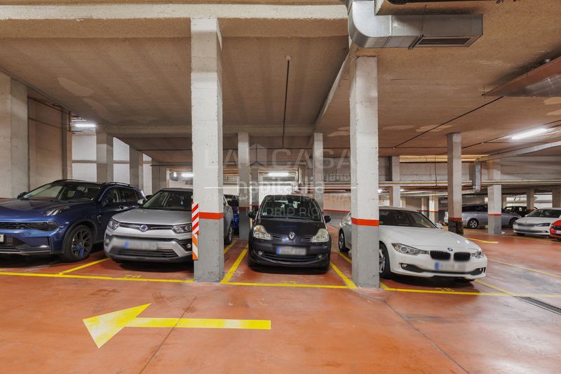 Foto a7244ef4-bcf7-4902-a134-b6dd62e30043. Pis amb calefacció aparcament piscina a Sector B Boadilla del Monte