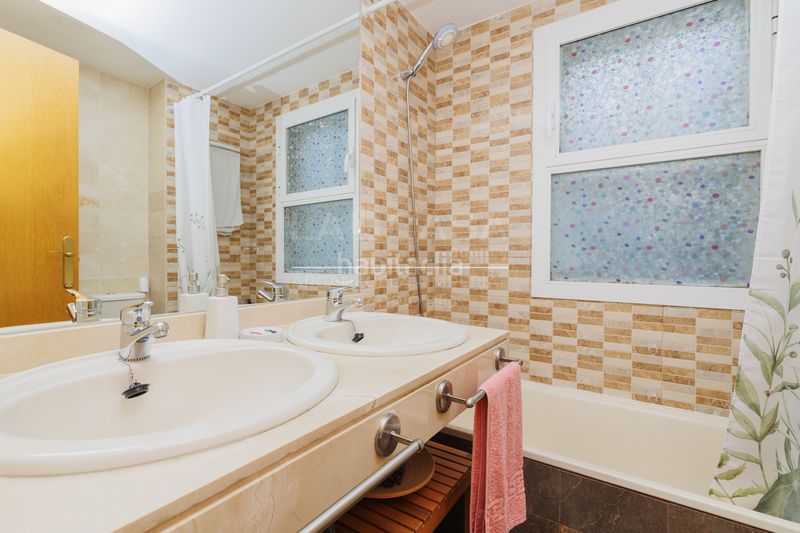 Foto b36c06bd-9791-40cf-9191-c9dee87bec23. Pis amb calefacció aparcament piscina a Sector B Boadilla del Monte