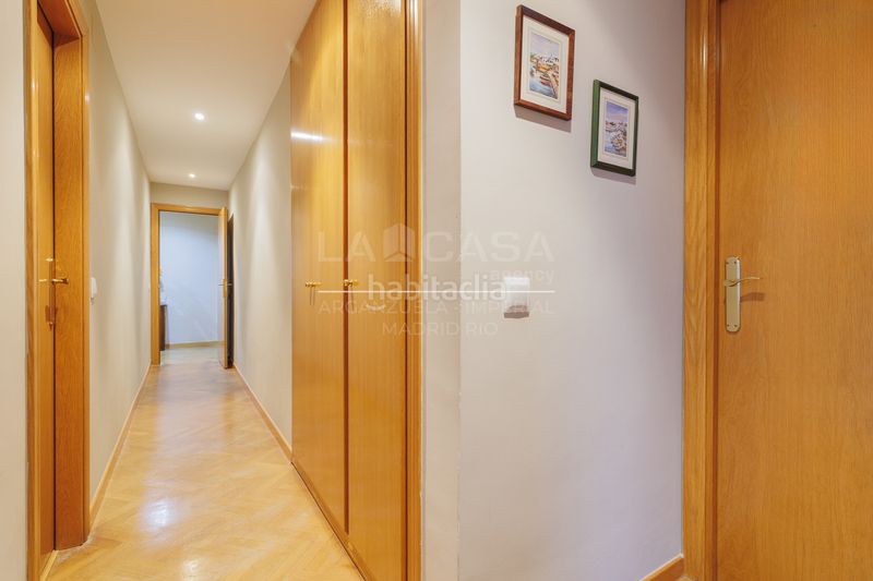 Foto bc7ba2d7-ce7a-4b3c-aea3-94c3cbe238da. Pis amb calefacció aparcament piscina a Sector B Boadilla del Monte