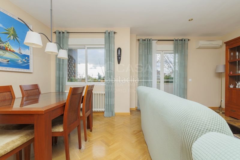 Foto bcdcc8ae-0172-443e-9a62-77c776a7aff7. Pis amb calefacció aparcament piscina a Sector B Boadilla del Monte